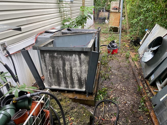 Job 40 before and after package unit condenser coil cleaning 2